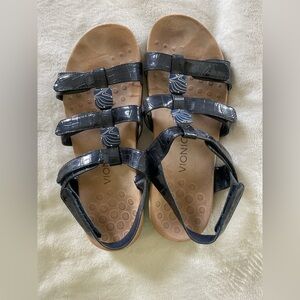 Vionic Navy patent leather Sandals with blue and white details, size 11.